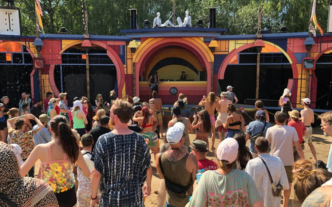 Extravaganza — building a stage at Fusion